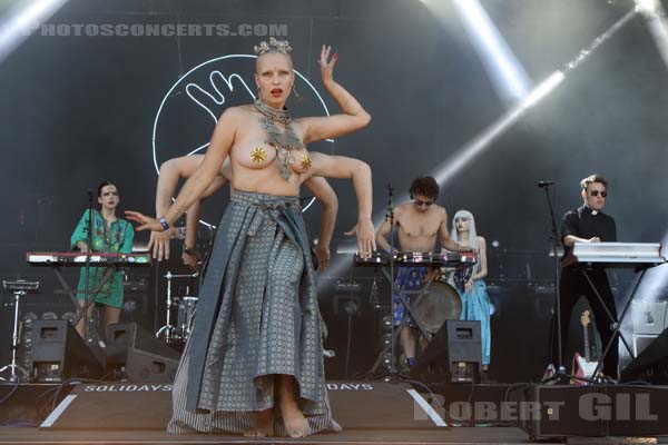 LA FEMME - 2017-06-23 - PARIS - Hippodrome de Longchamp - Paris - 